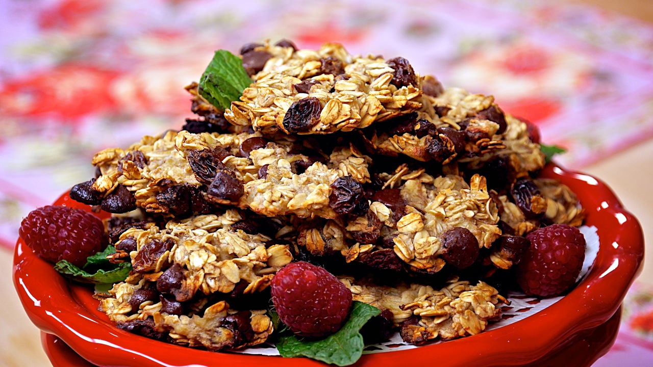 vegan chocolate chip oatmeal cookie recipe - learn how to make vegan cookies