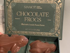 vegan chocolate frogs filled with peanut butter crunch sjaaks